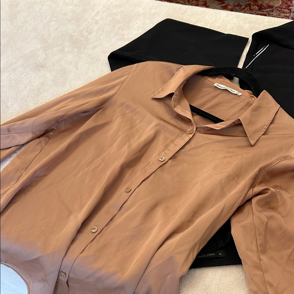 Abercrombie & Fitch silky tan Blouse - Picture 5 of 5